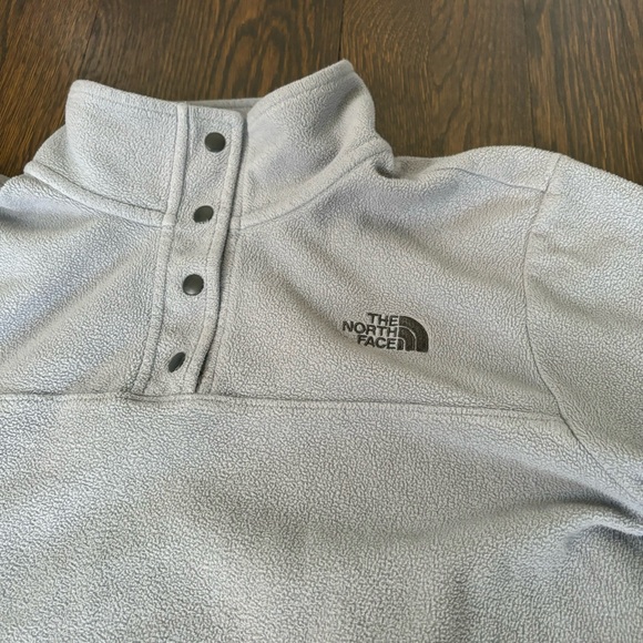The North Face Pullover Womens Small Gray 1/4 Button Fleece Outdoors Hiking - Picture 3 of 6